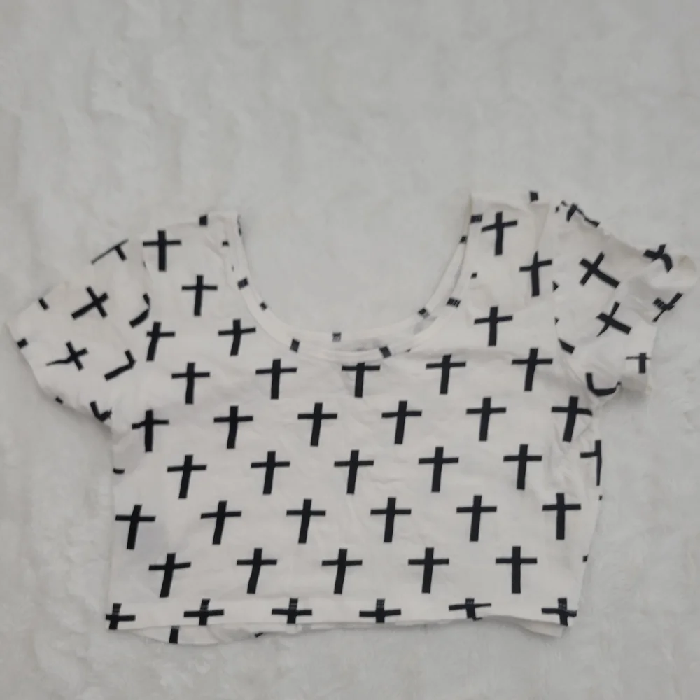 Forever 21 Monochrome Patterned Top - Picture 4 of 5